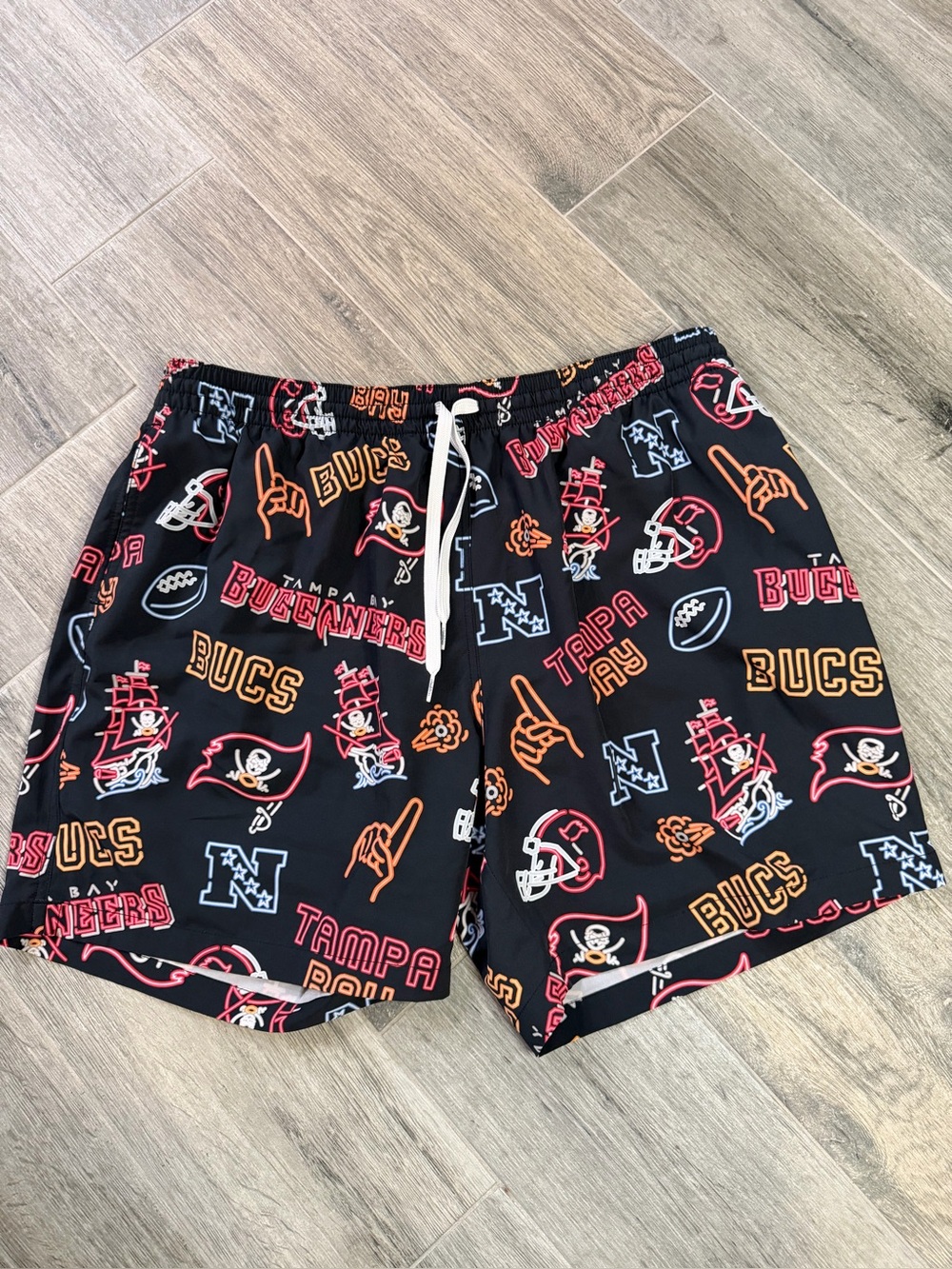 Chubbies Tampa Bay Buccaneers NFL Swim Trunks Neon Size XXL